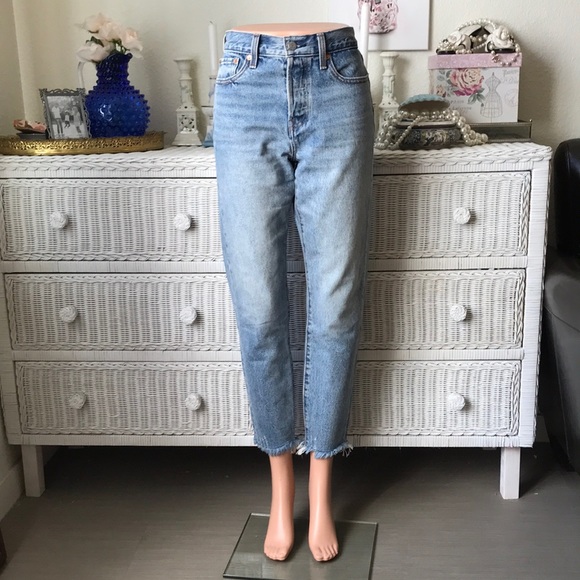 Levi's Denim - Levi's Premium high waisted wedgie 100% cotton jeans 26